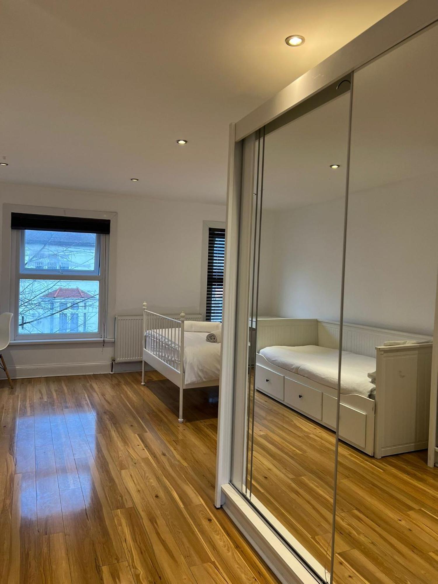 93 West Road Hotel London Eksteriør billede